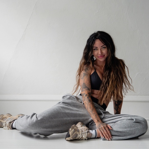 Meet your Posher, Amanda - Picture 1 of 2